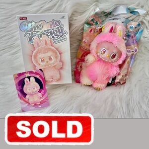 🛑S🚫LD🛑LABUBU BIG INTO ENERGY LOYALTY PENDANT 🩷💛